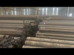 O armazém de tubos sem costura pronto para transporte